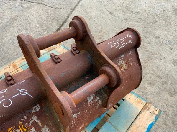 36"  DIGGING BUCKET.........45mm PINS........177v. 377212358