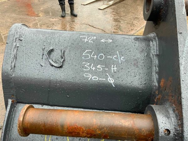 72"  DIGGING BUCKET.........90mm PINS.....1520. 377212370