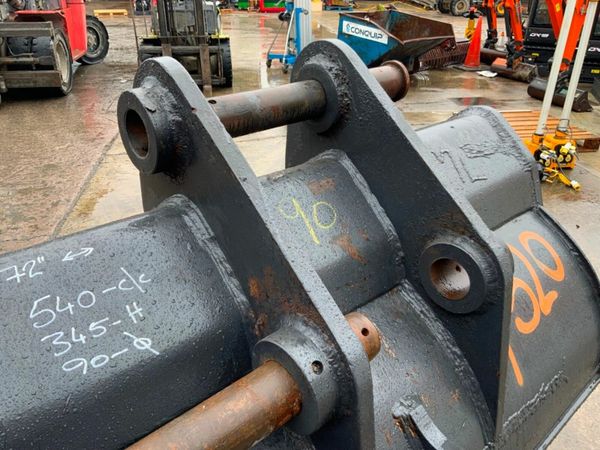 72"  DIGGING BUCKET.........90mm PINS.....1520. 377212375