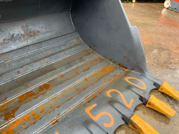 72"  DIGGING BUCKET.........90mm PINS.....1520. 377212377