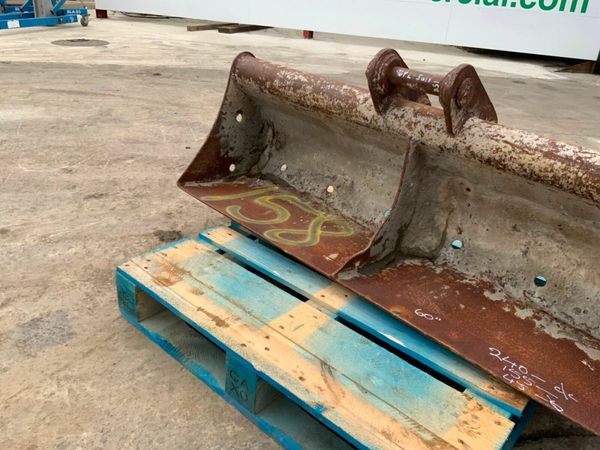 60" GRADING BUCKET....45mm PINS....158v. 377212392