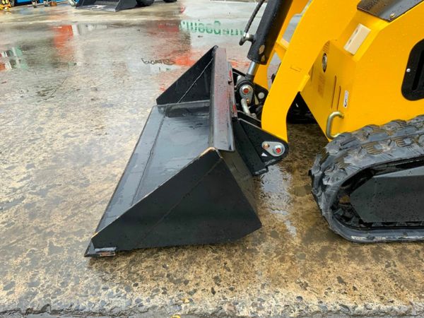 COMPACT SKID STEER TRACKED LOADER.....1101K 377212302
