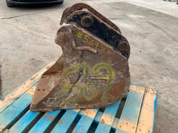 18" WHITESDIGGING BUCKET.....60mm PINS....569. 377212468