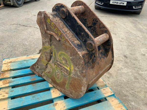 18" WHITESDIGGING BUCKET.....60mm PINS....569. 377212469