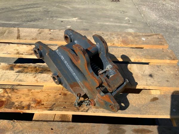 DOUBLE LOCKING QUICK HITCH..30mm PINS....1496. 377212656