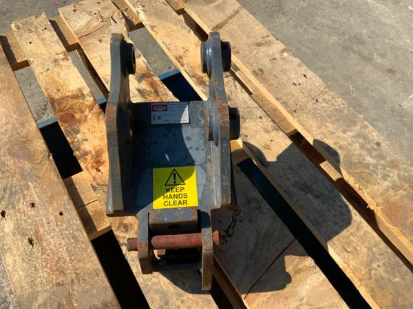 DOUBLE LOCKING QUICK HITCH..30mm PINS....1496. 377212659