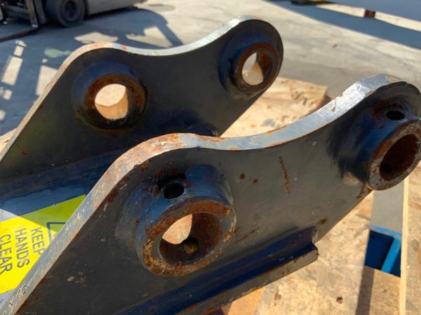 DOUBLE LOCKING QUICK HITCH..30mm PINS....1496. 377212666