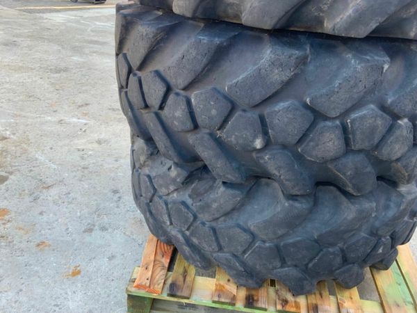 15.5 x 25 JCB SITEMASTER TELEPORTER TYRES...1316. 377212679