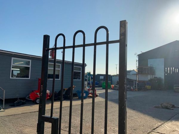 1950mm x 910mm PEDESTRIAN SIDE GATE.......910. 377212754