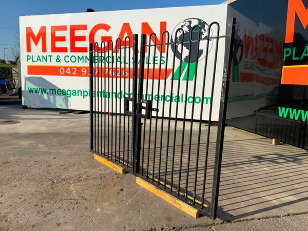 1950mm x 1400mm x 2 ENTRANCE GATES.........1950. 377212773