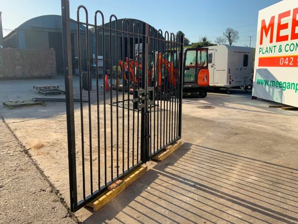 1950mm x 1400mm x 2 ENTRANCE GATES.........1950. 377212776