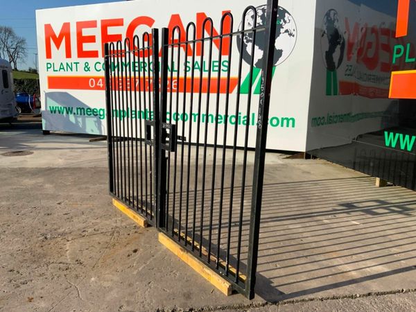 1950mm x 1400mm x 2 ENTRANCE GATES.........1950. 377212784