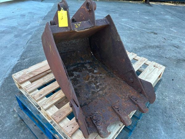 24" DIGGING BUCKET ... 45MM ...3CX ... 1473 377212791