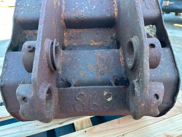 24" DIGGING BUCKET ... 45MM ...3CX ... 1473 377212798