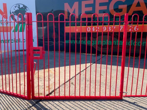 BOW TOP ENTRANCE GATES & SIDE PANELS....1629. 377212710