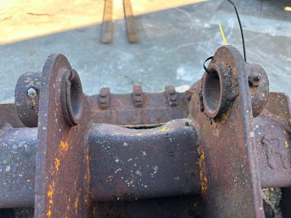 24" DIGGING BUCKET ... 45MM ...3CX ... 1473 377212800