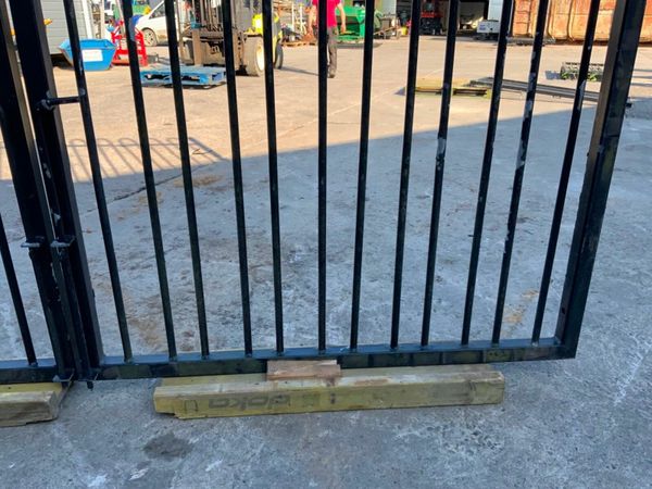 3.0mts GALVANISED/ COATED ENTRANCE GATES..1900 377212950
