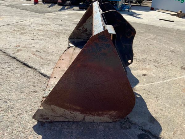 90" STRICKLAND MANITOU LOADER BUCKET....627p. 377212984