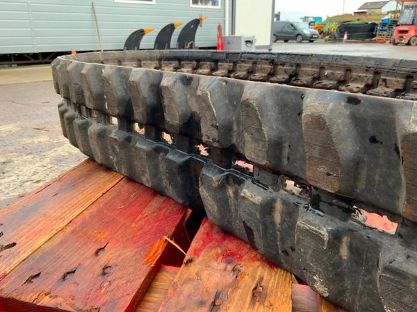 MINI DIGGER RUBBER TRACK....180 x 72r x 40.....23v 377212903