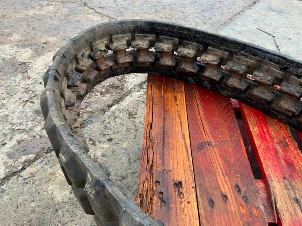 MINI DIGGER RUBBER TRACK....180 x 72r x 40.....23v 377212904