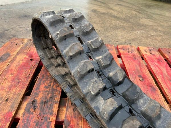 MINI DIGGER RUBBER TRACK....180 x 72r x 40.....23v 377212908