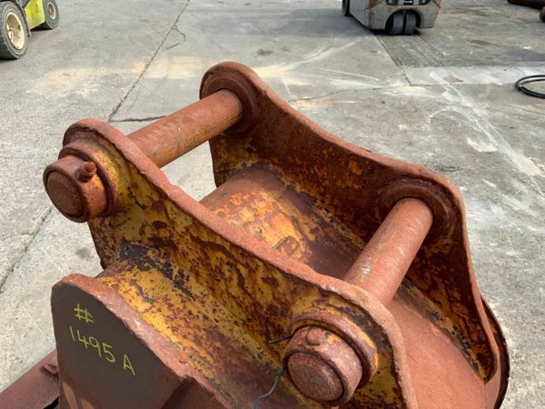 24"  LEMAC DIGGING BUCKET...70mm PINS.......1495A. 377213168