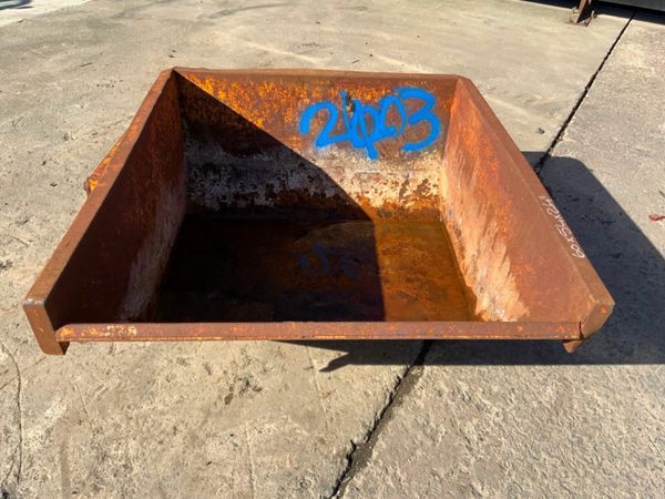 SELF TIPPING BUILDERS RUBBLE BOAT SKIP...2403. 377213240