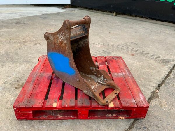 12" DIGGING BUCKET.....40mm PINS.....1485t. 377213333