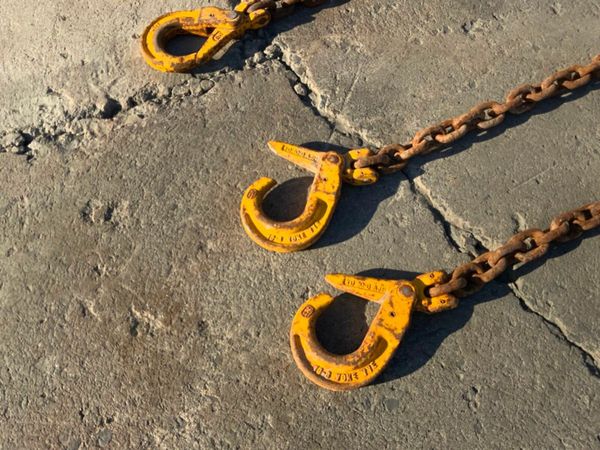 6.0mts x 10mm TWO LEG LIFTING CHAINS......1060. 377213466