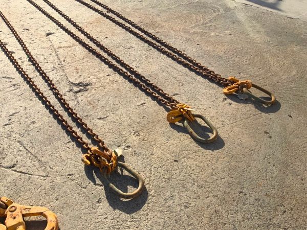 6.0mts x 10mm TWO LEG LIFTING CHAINS......1060. 377213472