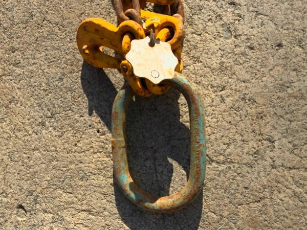 6.0mts x 10mm TWO LEG LIFTING CHAINS......1060. 377213474