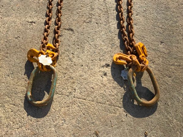 6.0mts x 10mm TWO LEG LIFTING CHAINS......1060. 377213477