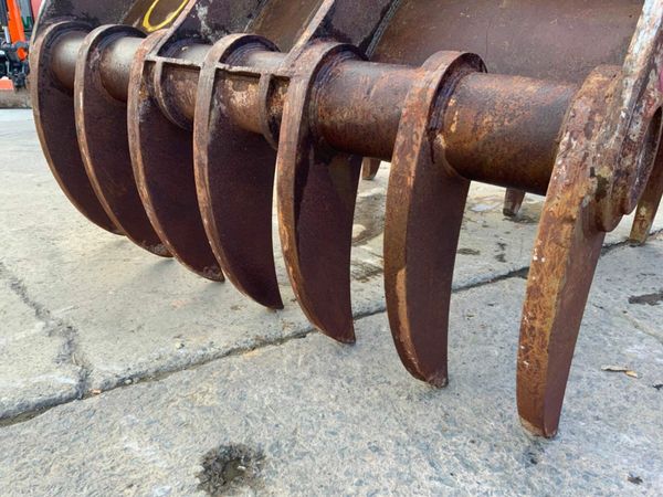 MANUAL GRAPPLE. LAND RAKE....100mm PINS...6223 377213492