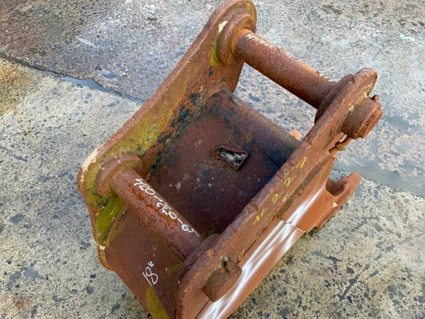 18" DIGGING BUCKET..........65mm PINS............. 377213777