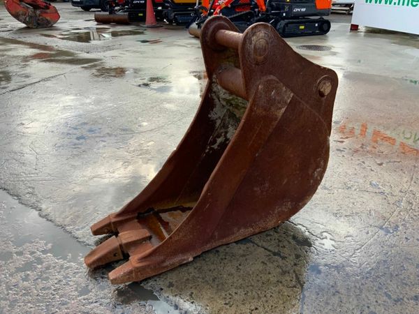 18" DIGGING BUCKET..........65mm PINS............. 377213780