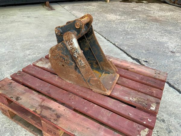 12" MINI DIGGER  BUCKET..........40mm PINS ...219. 377213854