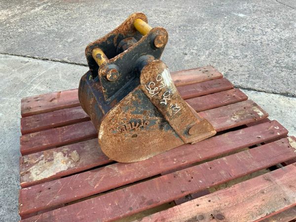 12" MINI DIGGER  BUCKET..........40mm PINS ...219. 377213859