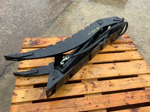 UNUSED HYDRAULIC THUMB GRAB.....5/8t....244w. 377213830