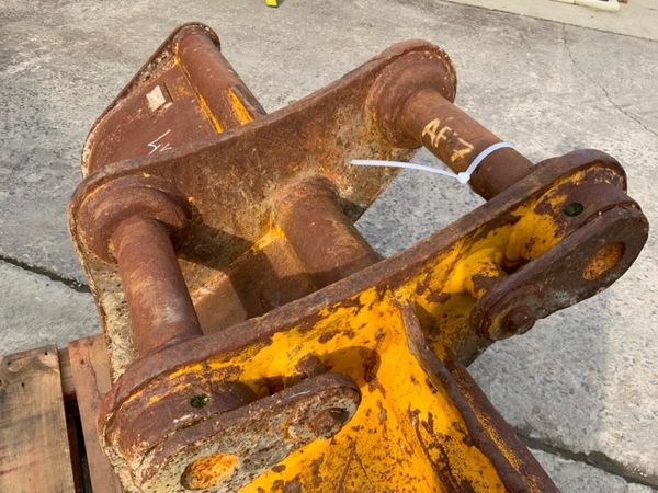 72" CAT GRADING BUCKET.....65mm PINS.........156w. 377213960