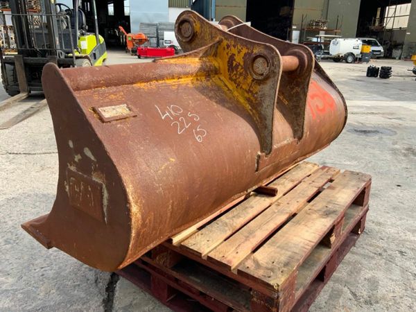 72" CAT GRADING BUCKET.....65mm PINS.........156w. 377213963