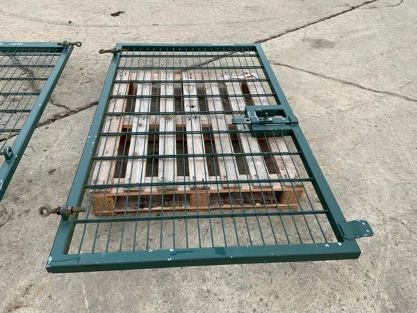 DOUBLE WIRE ENTRANCE GATES / FENCING.....160. 377214051