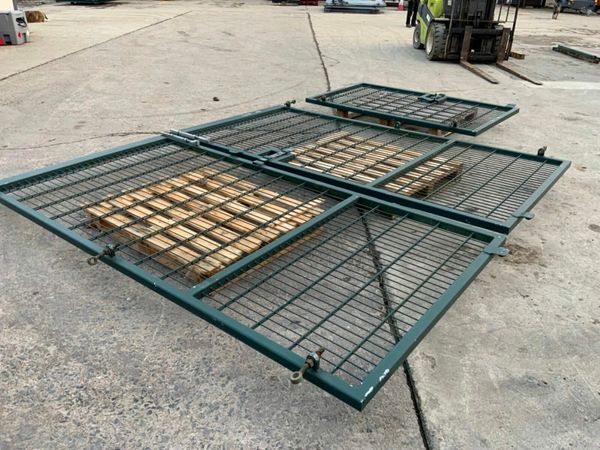 DOUBLE WIRE ENTRANCE GATES / FENCING.....160. 377214055