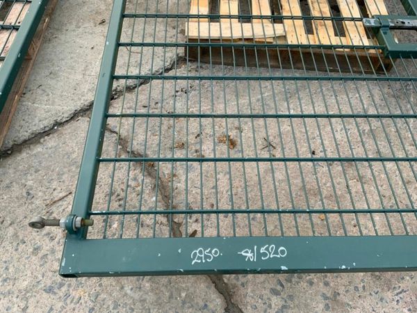 DOUBLE WIRE ENTRANCE GATES / FENCING.....160. 377214062