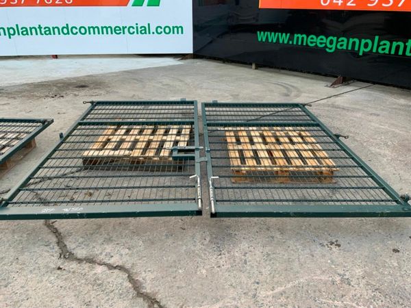 DOUBLE WIRE ENTRANCE GATES / FENCING.....160. 377214063