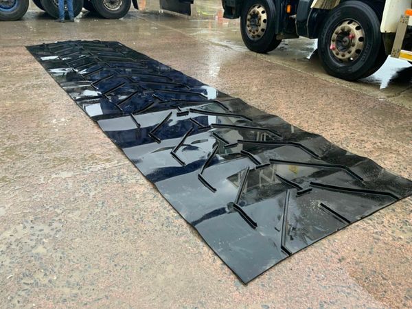 55"  X 12mm CHEVRON RUBBER MATTING.......574. 377214123