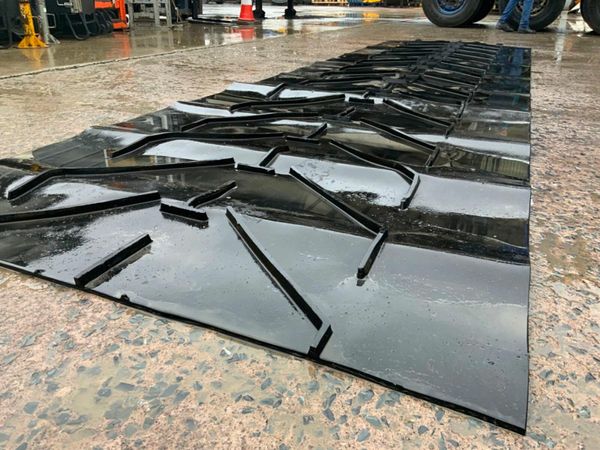 55"  X 12mm CHEVRON RUBBER MATTING.......574. 377214135