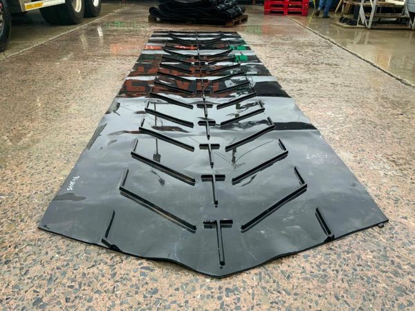 55"  X 12mm CHEVRON RUBBER MATTING.......574. 377214137