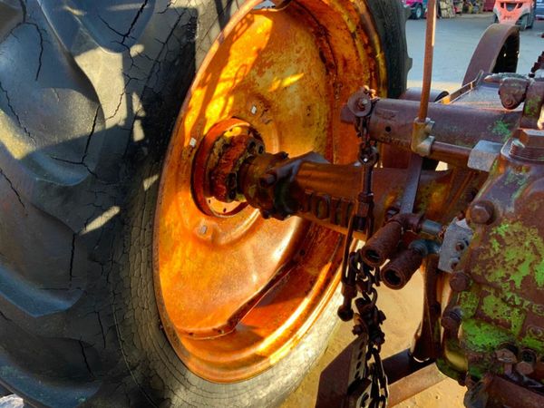 *** JOHN DEERE MODEL A .....BARN FIND  **** 377214347