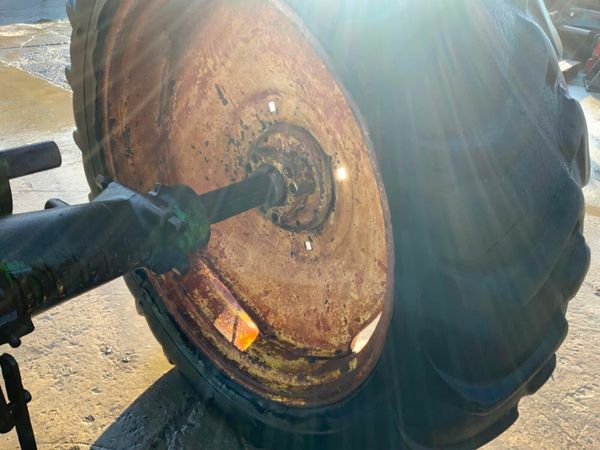 *** JOHN DEERE MODEL A .....BARN FIND  **** 377214351