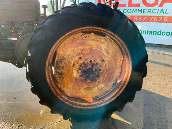 *** JOHN DEERE MODEL A .....BARN FIND  **** 377214354